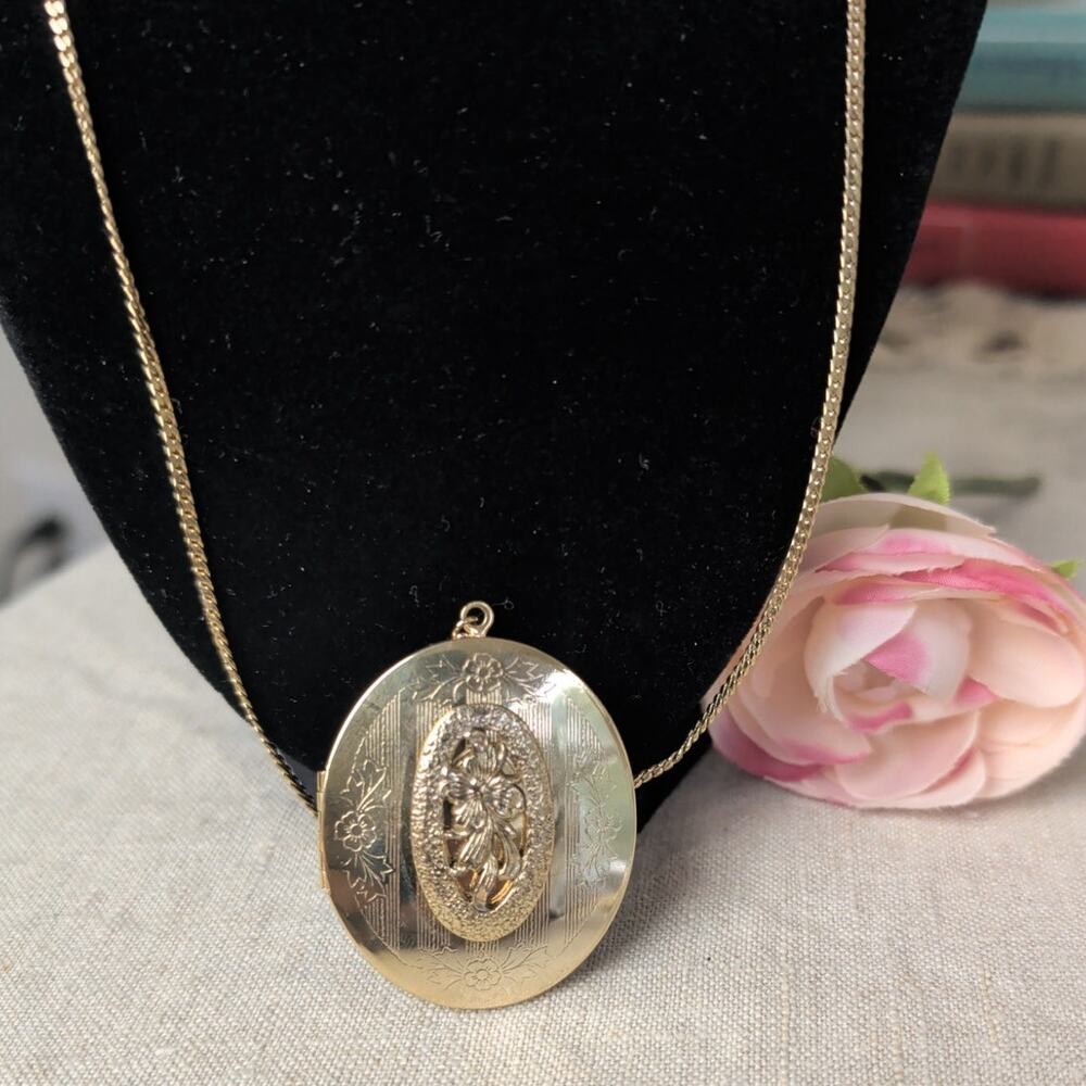 Whimsical Y2k Gold Tone Chain & Ornate 2" Locket Coquette
